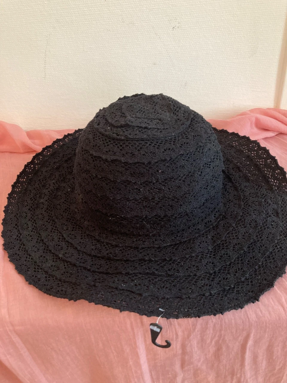 Chapeau bord large